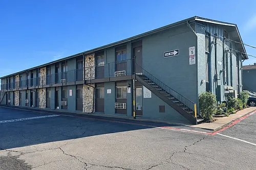 Sun Valley Apartments Photo 1