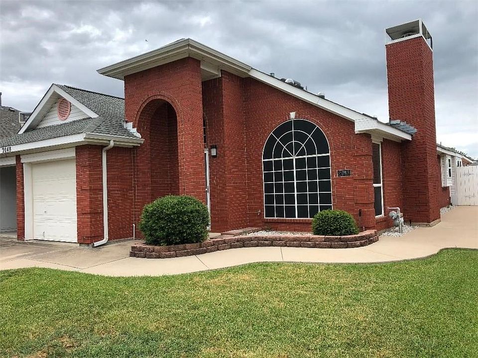 1st image of 2048 Bayview Dr