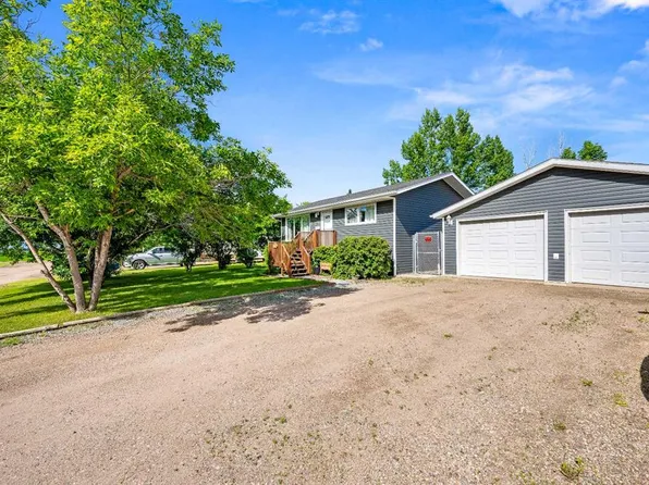 213 3rd St W, Lashburn, SK S0M 1H0