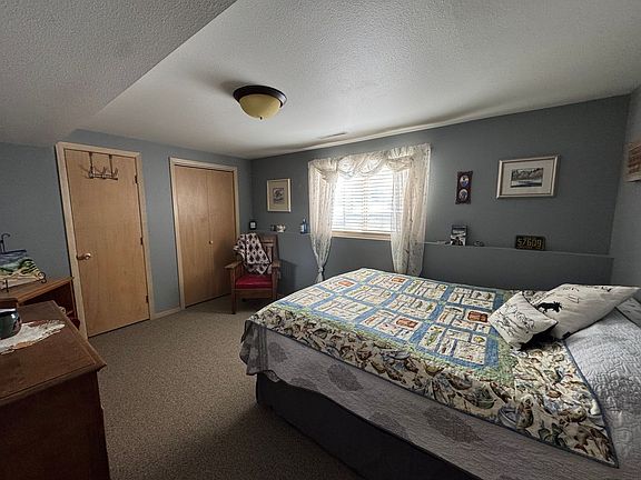 3rd image of 82 Stillwater Dr