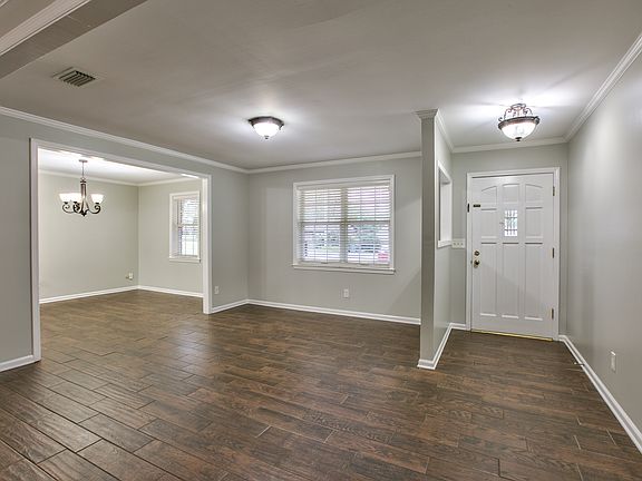 3rd image of 1802 Sherwood Dr