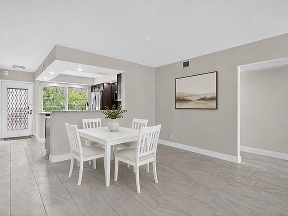 4th image of 2202 Lucaya Bend #B1