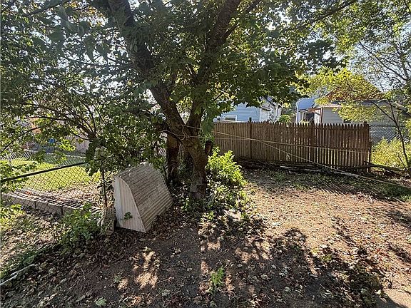 4th image of 36 Sherman St