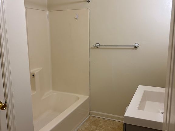 5th image of 469 W Ocean View Ave