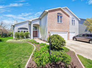 2708 Willow Bend Rd, Champaign, IL 61822