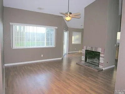 2273 Burgundy Way — Photo 4