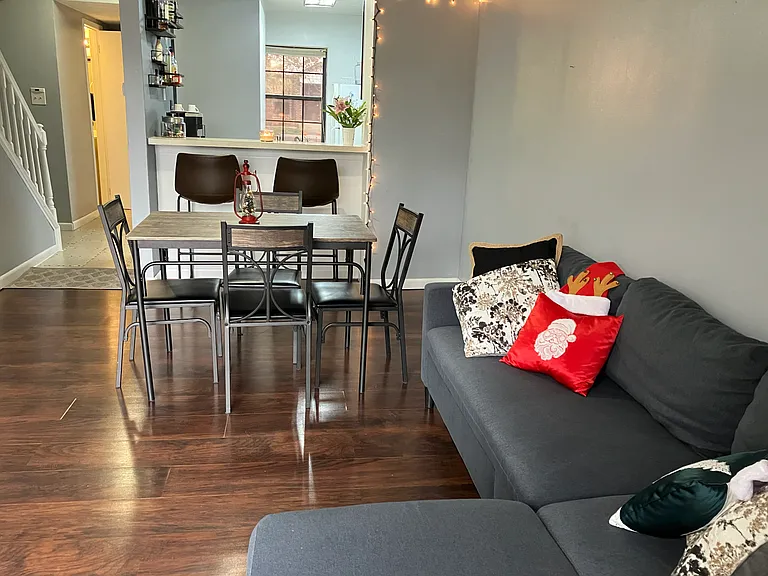 526 E Graham Pl — Photo 11