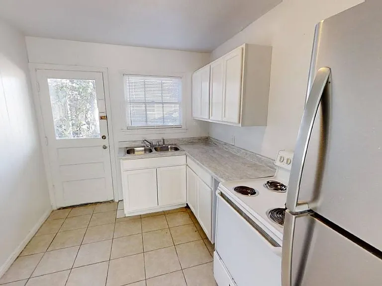 1903 Duncan Ave — Photo 7