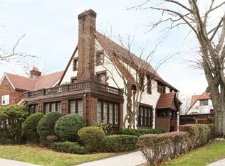 133 Ascan Ave, Forest Hills, NY 11375