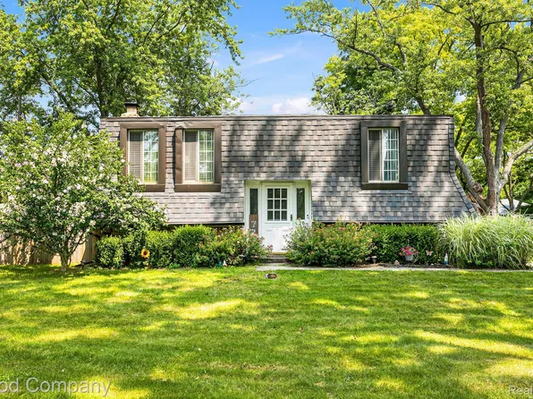 7270 Glascott Ave, West Bloomfield, MI 48323
