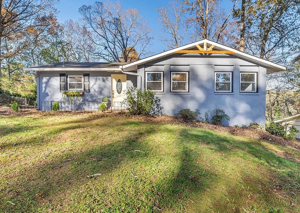 1st image of 658 Montclair Dr SW