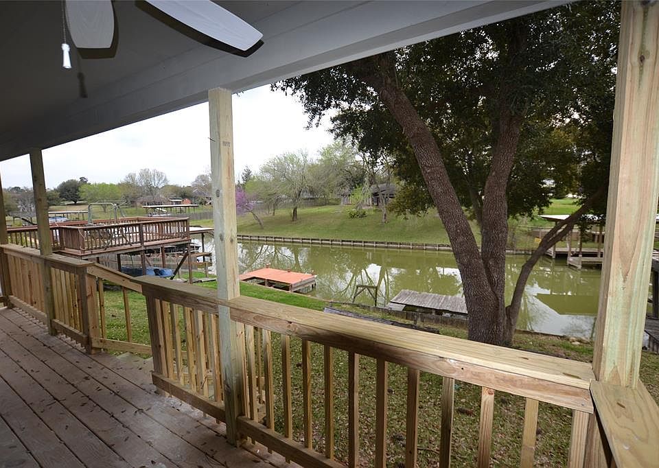 1st image of 300 Shelter Cove Dr