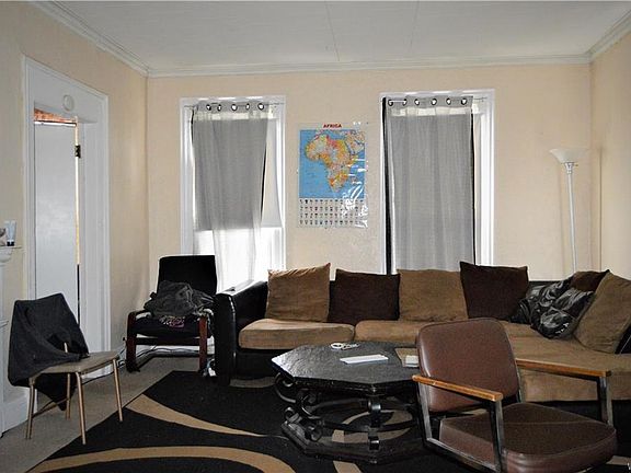4th image of 251 Maryland St