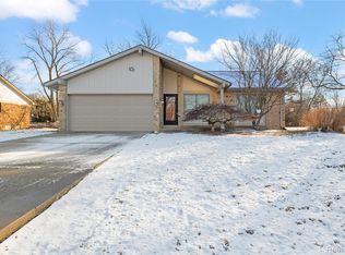 40661 Oakwood Dr, Novi, MI 48375