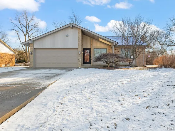 40661 Oakwood Dr, Novi, MI 48375