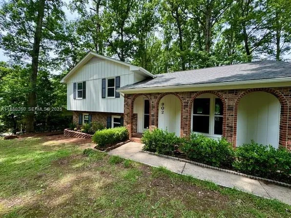 902 Vickie Dr, Cary, NC 27511