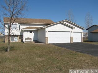 1340 Honeysuckle Ln SE, Cambridge, MN 55008