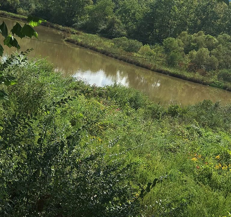 2nd image of 100 Helen Ln