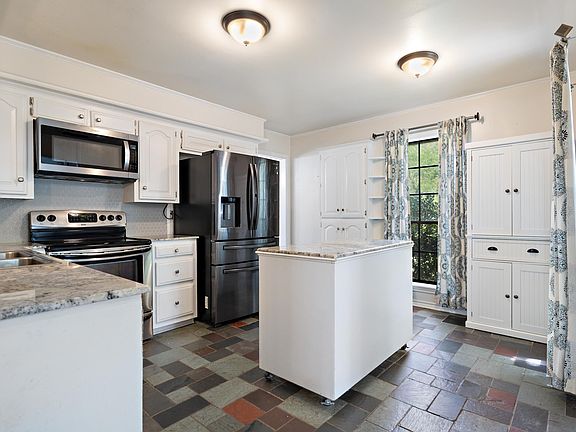 4th image of 10887 Knollwood Dr