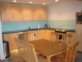 5th image of 2120 Wyandotte St APT 8