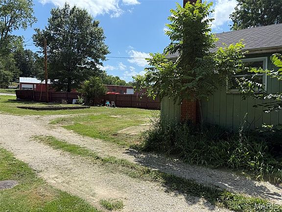 5th image of 119 Pine St