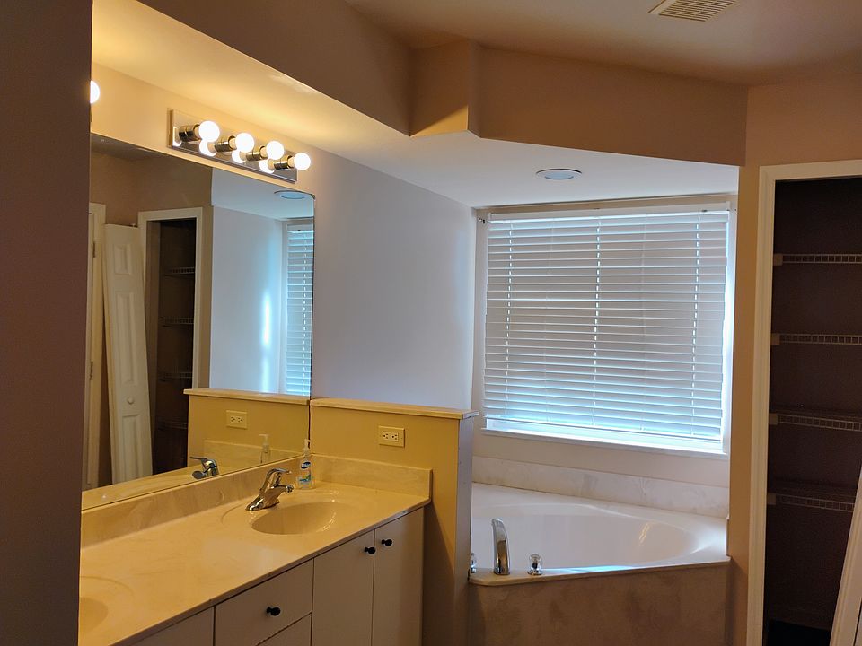 1st image of 1172 SW Arc Ct #1172