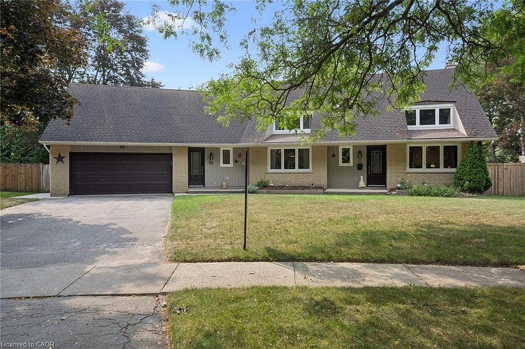 8 Berkley Pl — The Guelph Country Club