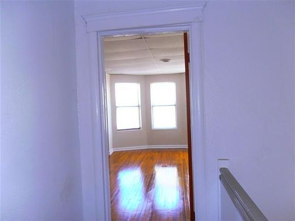 3rd image of 102 Askew Avenue # Fl 2nd