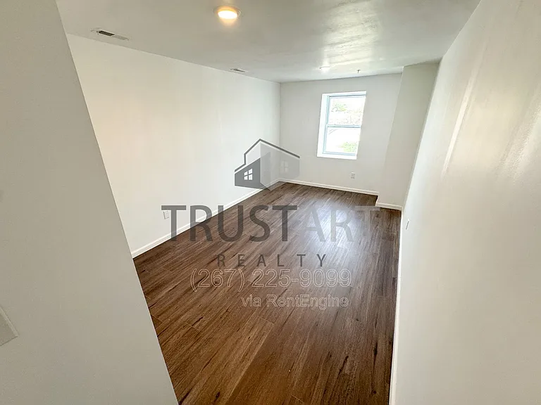 2317 N 15th St #5 — Photo 12