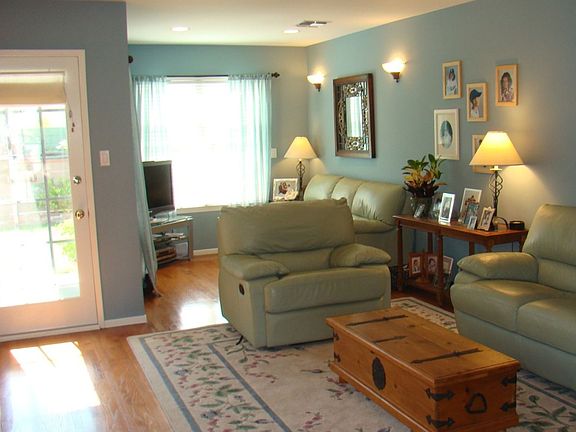 LIght, bright and spacious living room