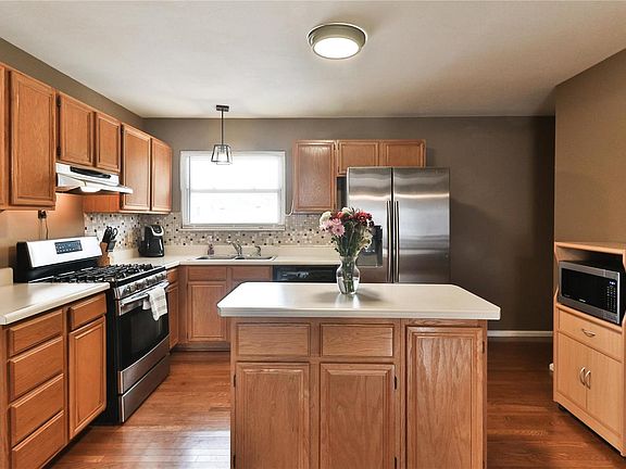 3rd image of 2619 Bruno Ave
