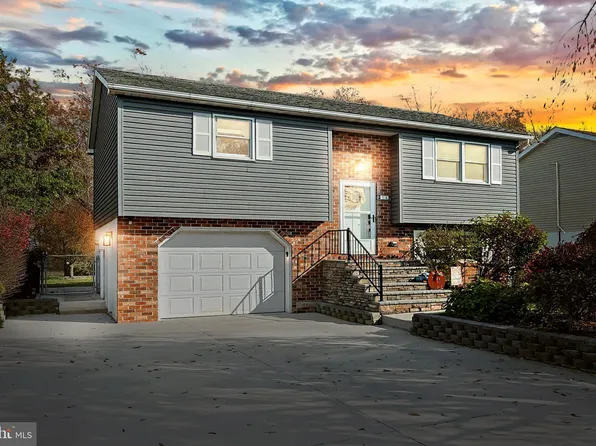 54 Fawn Ave, New Oxford, PA 17350