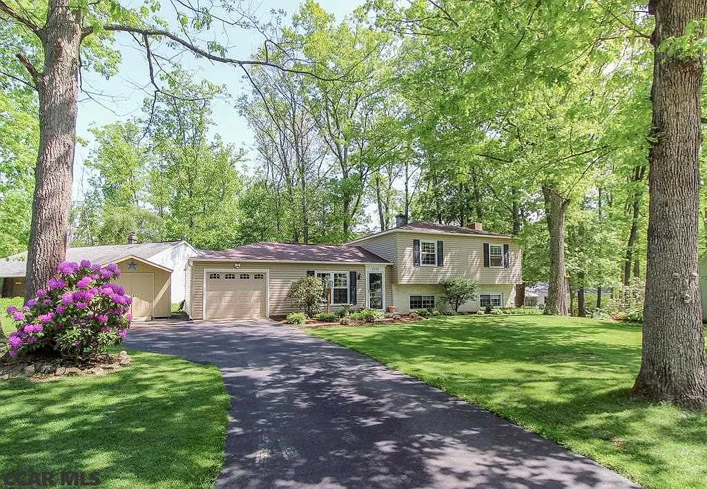2029 Highland Dr photo 1