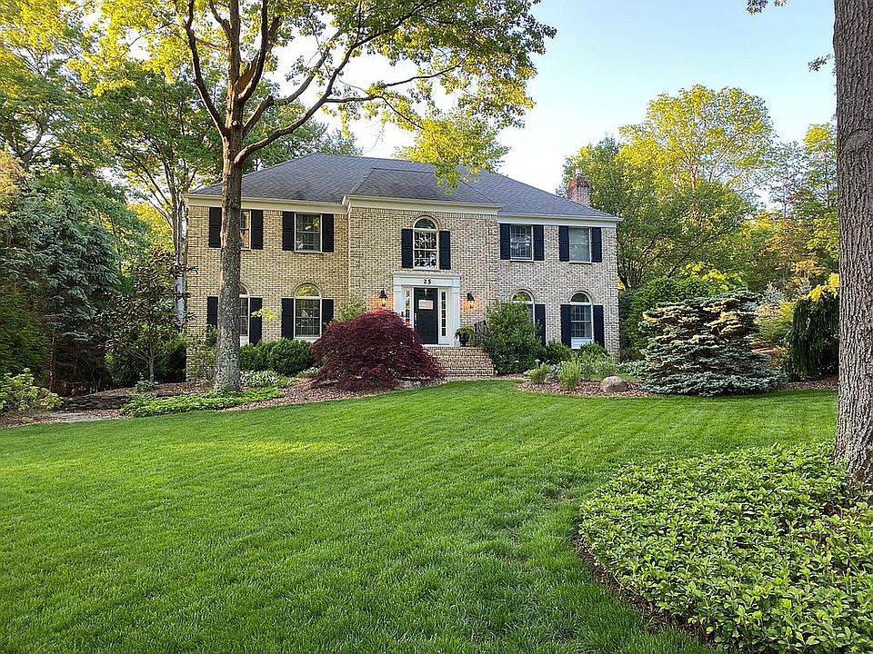 2nd image of 25 Muirfield Ln