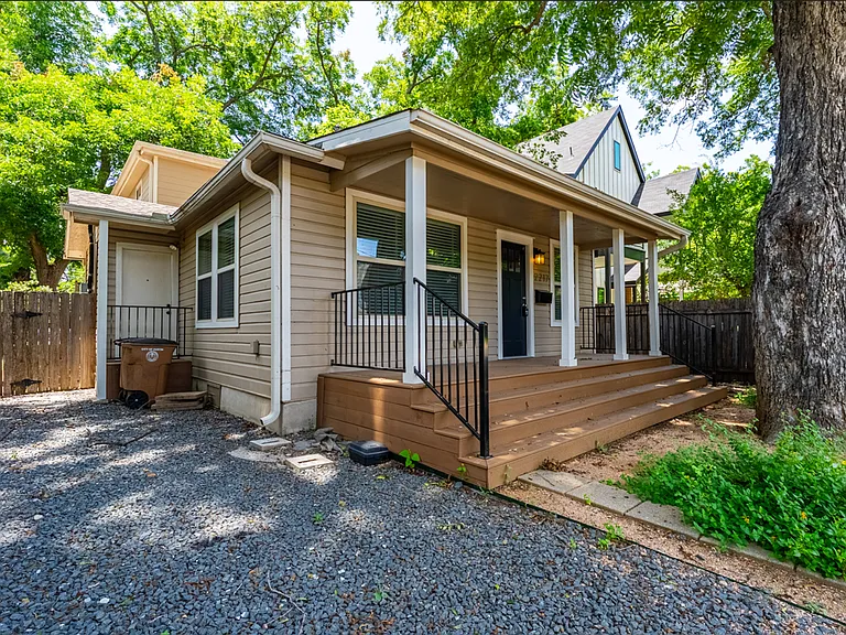 2217 Holly St — Photo 1