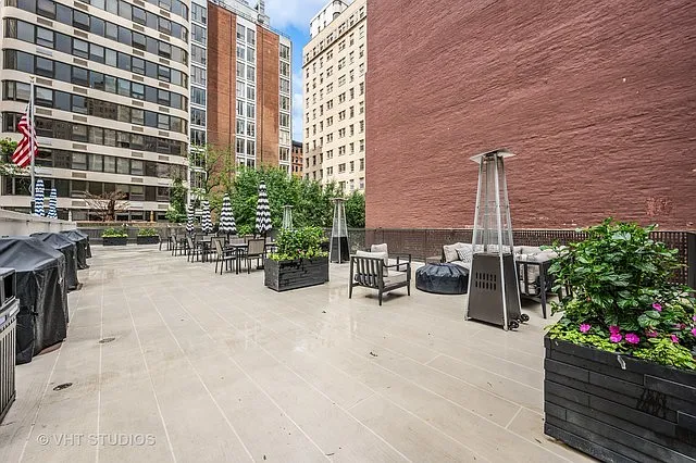 200 E Delaware Pl #4DE — Photo 40