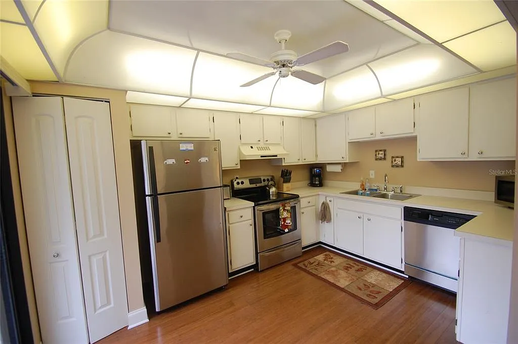 2 bed, 2.0 bath, 1077 sqft, $1,845 — Photo 3
