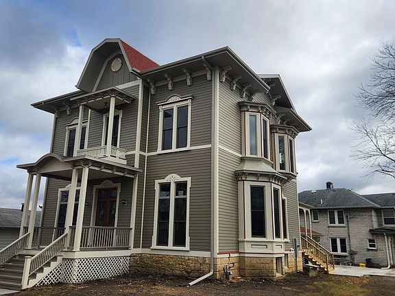 2nd image of 890 W 3rd St