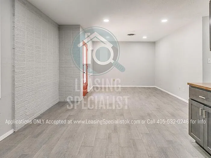 1025 Parsons St — Photo 13