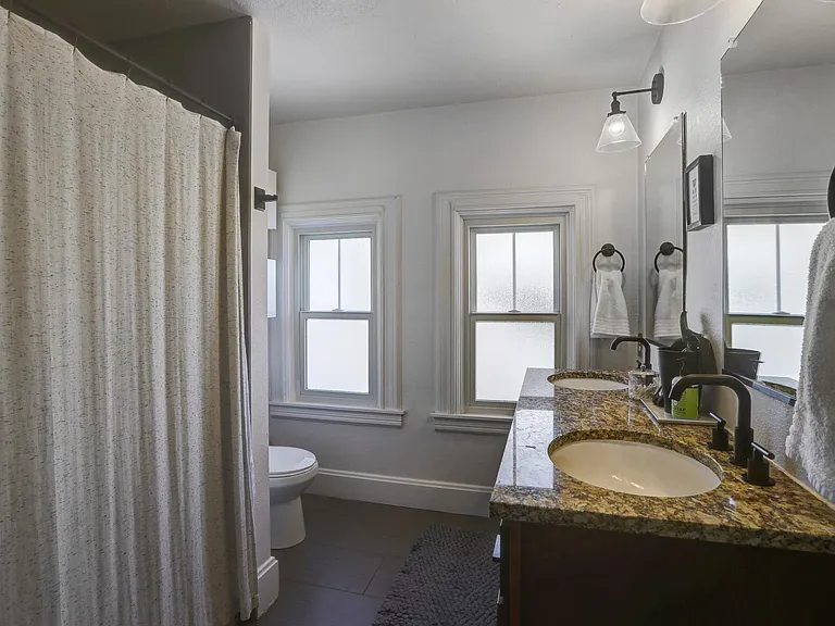 145 S Corona St — Photo 14