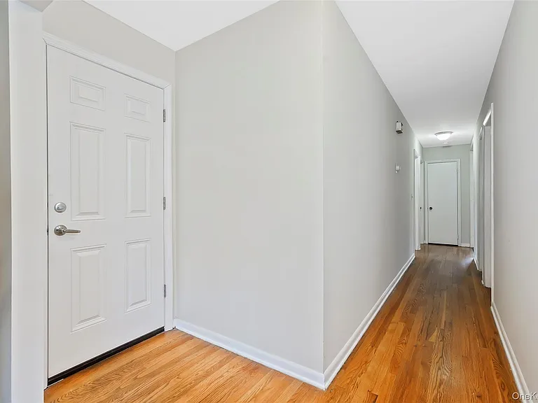 425 1st Ave — Photo 6