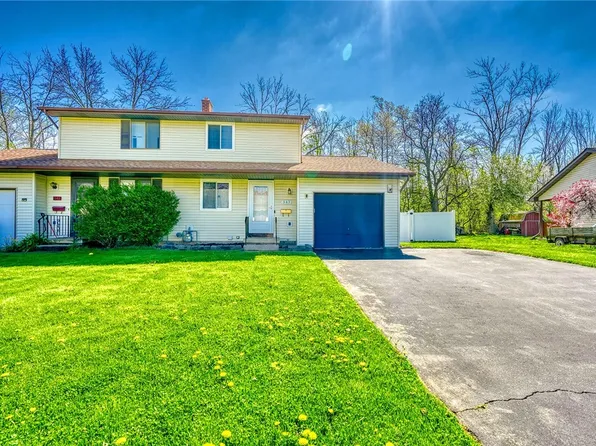 343 Willowbrooke Dr, Brockport, NY 14420