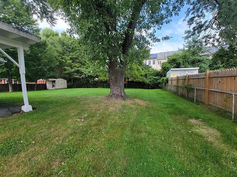 3902 Elmwood Dr — Photo 2