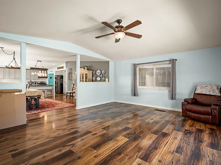 2072 Lonnie Ln — Photo 11