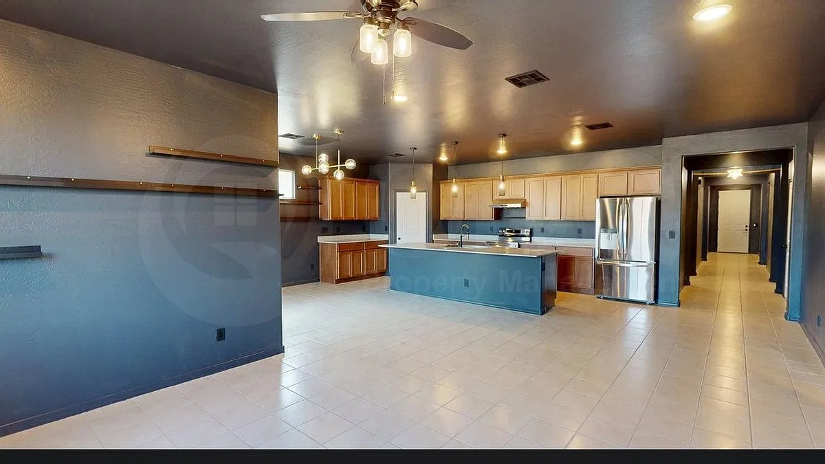 4 bed, 3.0 bath, 2189 sqft, $2,299 — Photo 4