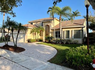 571 Stonemont Dr, Fort Lauderdale, FL 33326