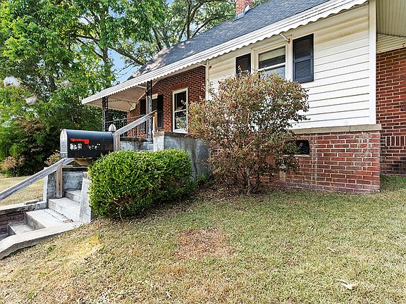 2nd image of 220 Duncan Ave