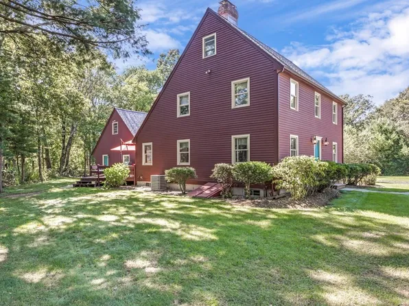 8 Mill River Dr, Mendon, MA 01756