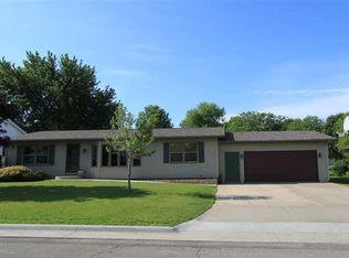 310 Parkview Dr, Gilbertville, IA 50634