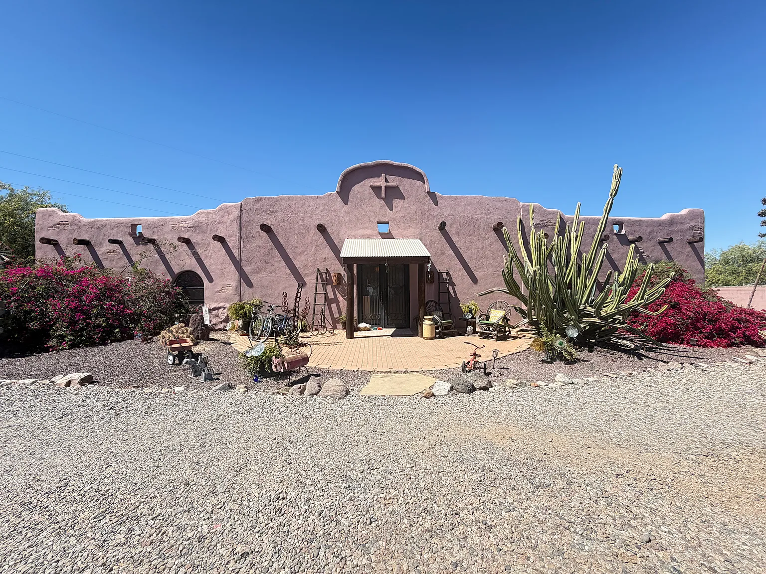 8 bed, 5000 sqft, $6,900 — Photo 1